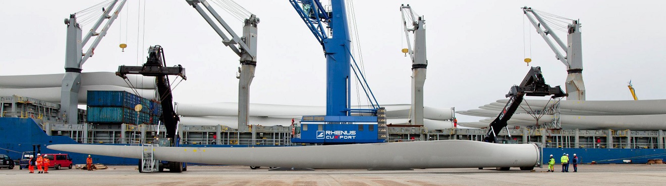 Rhenus Projects Logistics - Cranes moving part of wind generator